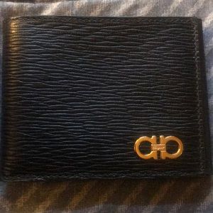 Salvatore Ferragamo
US Bifold with ID Window